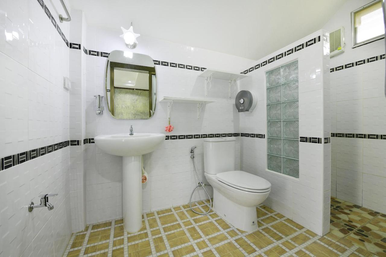 Oyo 536 Reuan Kanthima Ban Laem Chabang Exterior foto
